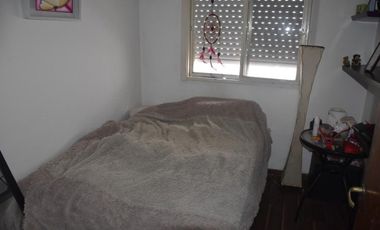 VENTA DE CHALET Y DOS MONOAMBIENTES.-