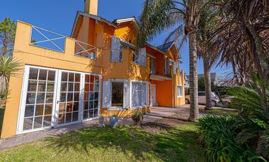 VENTA CASA 4 AMB GUERNICA BARRIO EL PARAISO PILETA