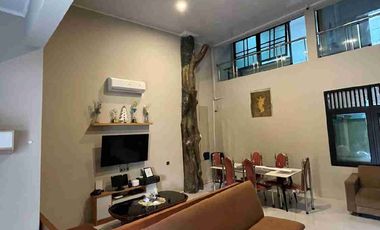 Rumah second 1.2 M mewah depan taman siap huni bangunan baru 2 lantai LT 128 LB 140 di Galaxy