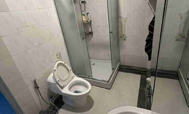 Rumah second 1.2 M mewah depan taman siap huni bangunan baru 2 lantai LT 128 LB 140 di Galaxy