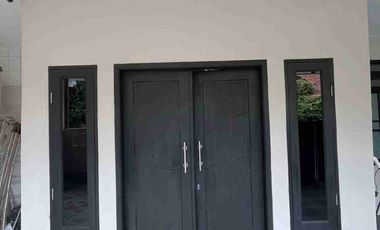Rumah second 1.2 M mewah depan taman siap huni bangunan baru 2 lantai LT 128 LB 140 di Galaxy