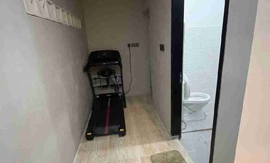 Rumah second 1.2 M mewah depan taman siap huni bangunan baru 2 lantai LT 128 LB 140 di Galaxy
