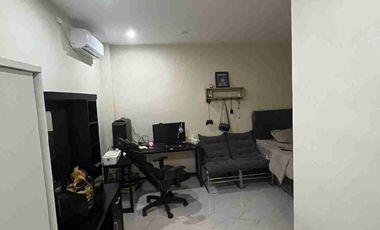 Rumah second 1.2 M mewah depan taman siap huni bangunan baru 2 lantai LT 128 LB 140 di Galaxy