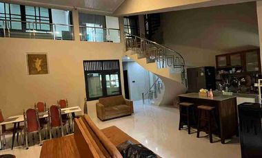 Rumah second 1.2 M mewah depan taman siap huni bangunan baru 2 lantai LT 128 LB 140 di Galaxy