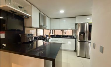 Apartamento amplio en el Poblado los parra
