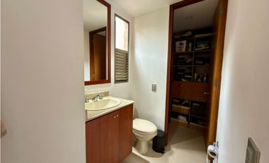 Apartamento amplio en el Poblado los parra