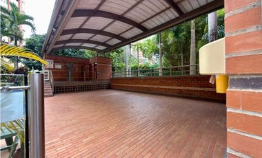 Apartamento amplio en el Poblado los parra