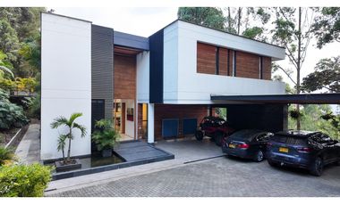 Casa campestre en la ciudad con Piscina Poblado - Calera