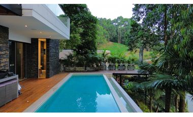 Casa campestre en la ciudad con Piscina Poblado - Calera