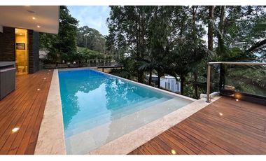 Casa campestre en la ciudad con Piscina Poblado - Calera
