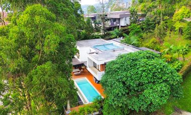 Casa campestre en la ciudad con Piscina Poblado - Calera