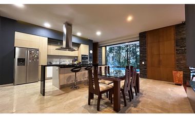 Casa campestre en la ciudad con Piscina Poblado - Calera