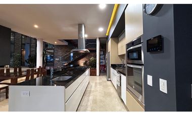 Casa campestre en la ciudad con Piscina Poblado - Calera