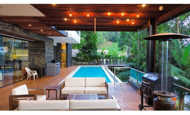 Casa campestre en la ciudad con Piscina Poblado - Calera