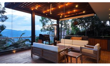 Casa campestre en la ciudad con Piscina Poblado - Calera