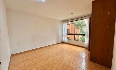 Apartamento amplio en poblado alto
