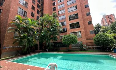 Apartamento amplio en poblado alto