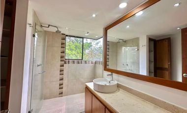 Apartamento amplio en poblado alto