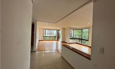 Apartamento amplio en poblado alto