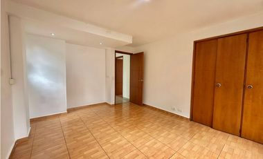 Apartamento amplio en poblado alto