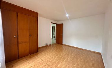 Apartamento amplio en poblado alto