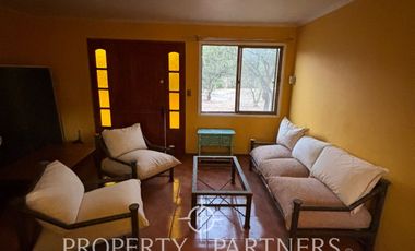 SE ARRIENDA amplia parcela en terreno plano con 2 casas