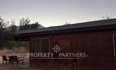 SE ARRIENDA amplia parcela en terreno plano con 2 casas