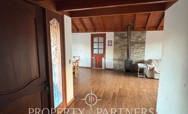 SE ARRIENDA amplia parcela en terreno plano con 2 casas