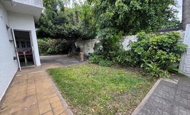 VENTA CASA CON PARQUE EN BANFIELD