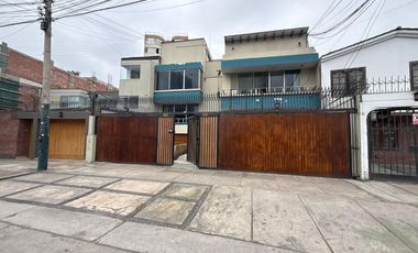 ALQUILER DE CASA EN SAN ISIDRO