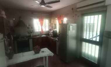 VENDE CASA Y LOCAL COMERCIAL EN PÉREZ