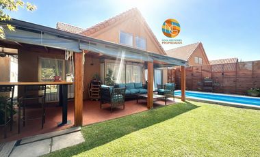 CASA DE 2 PISOS, EN VENTA,  3D+2B+ PISCINA, LA FLORIDA.