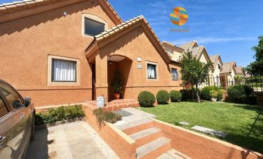 CASA DE 2 PISOS, EN VENTA,  3D+2B+ PISCINA, LA FLORIDA.