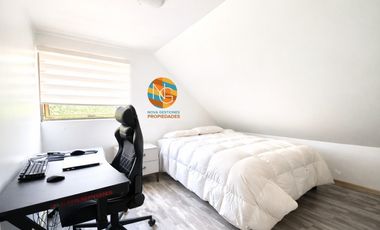 CASA DE 2 PISOS, EN VENTA,  3D+2B+ PISCINA, LA FLORIDA.