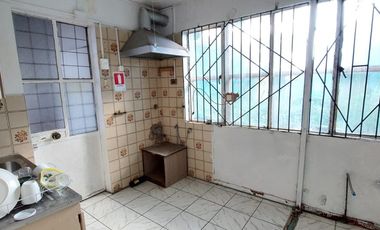 CASA COMERCIAL 130M2 3P 2B 2E CALLE COCHRANE