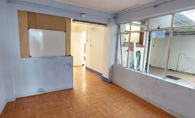 CASA COMERCIAL 130M2 3P 2B 2E CALLE COCHRANE