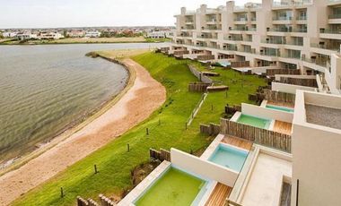 Departamento con terraza en alquiler en edificio Praia, Nordelta