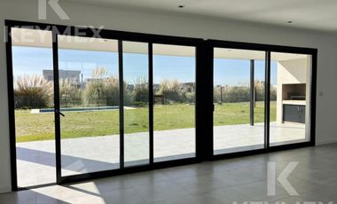 Alquiler Casa con Vista a Laguna - Barrio Magallanes, Hudson - 3 Dormitorios y Piscina