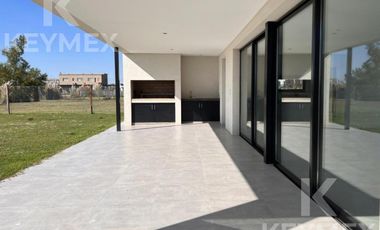 Alquiler Casa con Vista a Laguna - Barrio Magallanes, Hudson - 3 Dormitorios y Piscina