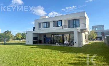 Alquiler Casa con Vista a Laguna - Barrio Magallanes, Hudson - 3 Dormitorios y Piscina
