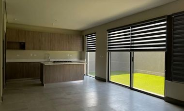Casa en Renta  Fontana  Carretera Nacional