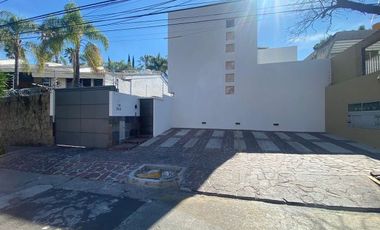 Casa en Coto Exclusivo, Colonia Jacarandas, Zapopan