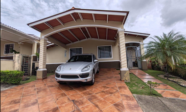 Casa en Venta – Villa Lucre