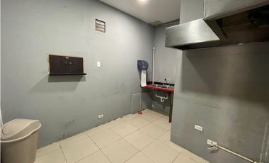 SE ALQUIL LOCAL COMERCIAL EN CONDADO DEL REY CON DIVISIONES SOBRE VIA