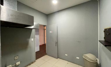 SE ALQUIL LOCAL COMERCIAL EN CONDADO DEL REY CON DIVISIONES SOBRE VIA