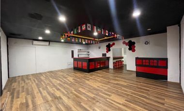 SE VENDE AMPLIO LOCAL COMERCIAL EN CONDADO DEL REY SOBRE LA VIA