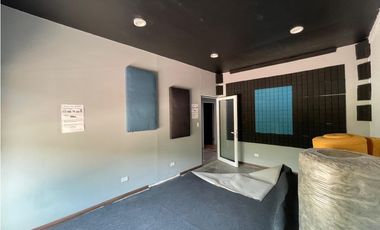 SE VENDE AMPLIO LOCAL COMERCIAL EN CONDADO DEL REY SOBRE LA VIA