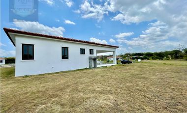 VENTA DE CASA CAMPESTRE EN HACIENDA PACFICA, CERCA DEL MAR (MC)