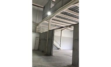Se Alquila Galera / Parque Industrial Las Américas / 795m2