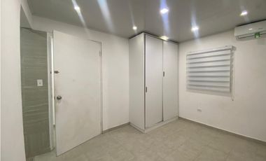 Casa Unifamiliar Remodelada de Esquina en Las Cumbres en Venta - LH